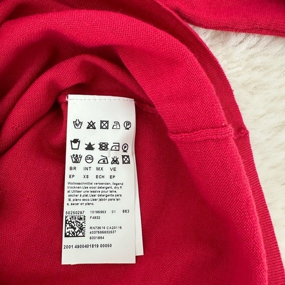 Beautiful Hugo Boss 100% Virgin wool  cartigan Size XS - Picture 7 of 7